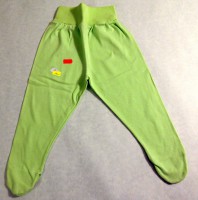 světle zelinkavé s tapkama